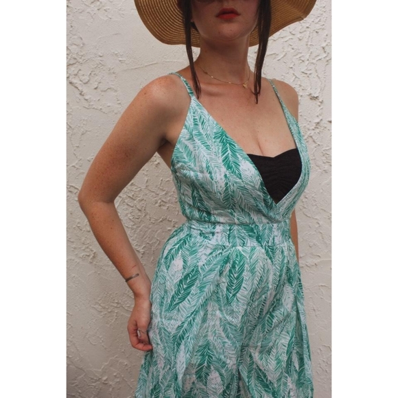 Latiste Leaf Print Tie-Back Jumpsuit - Picture 4 of 8